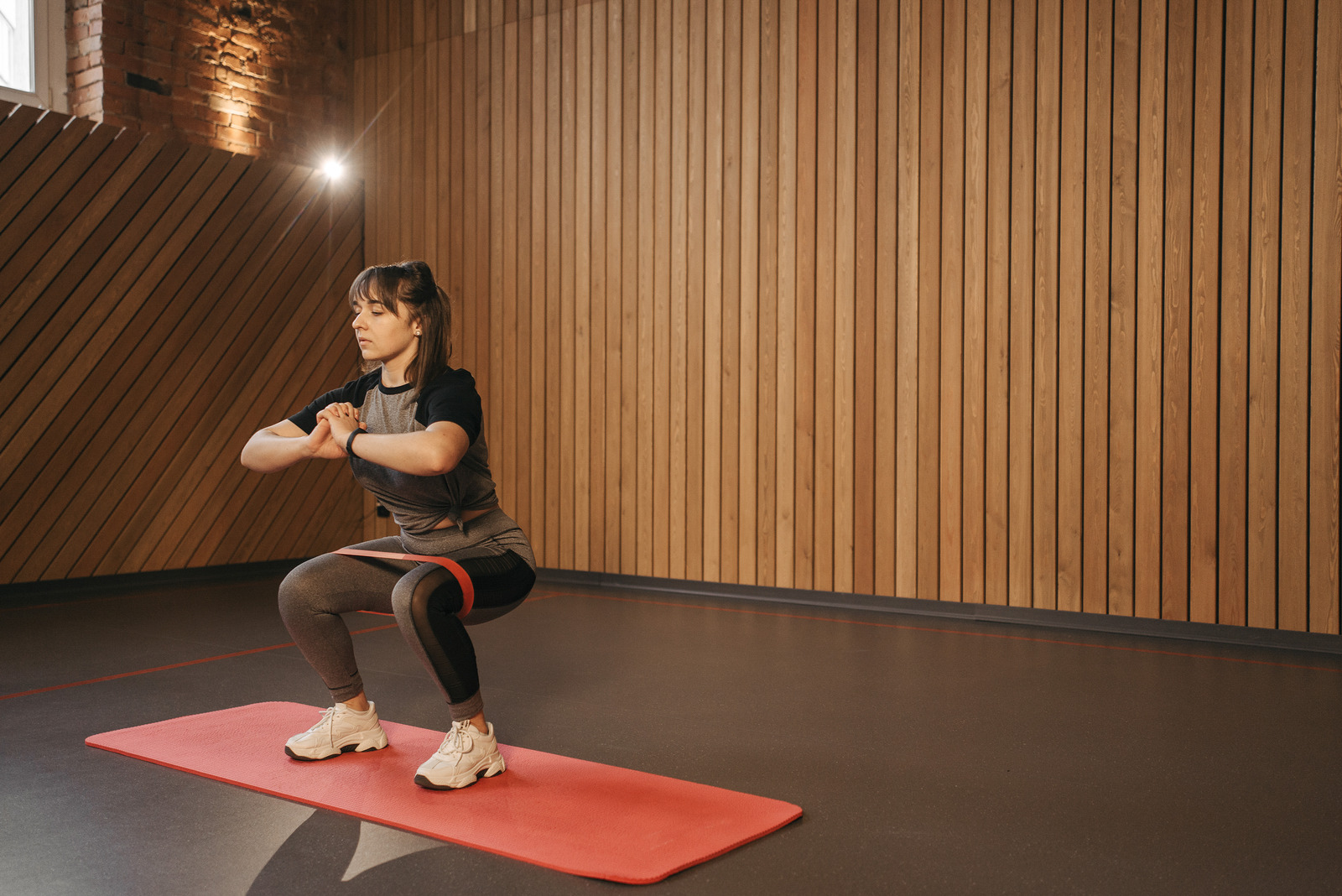 Women's exercises to lose weight: Squats